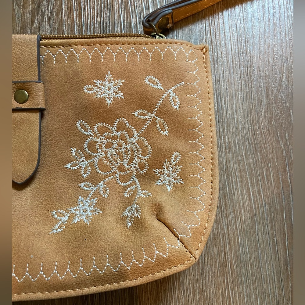 Belk True Craft Tan Ladies Wallet Wristlet